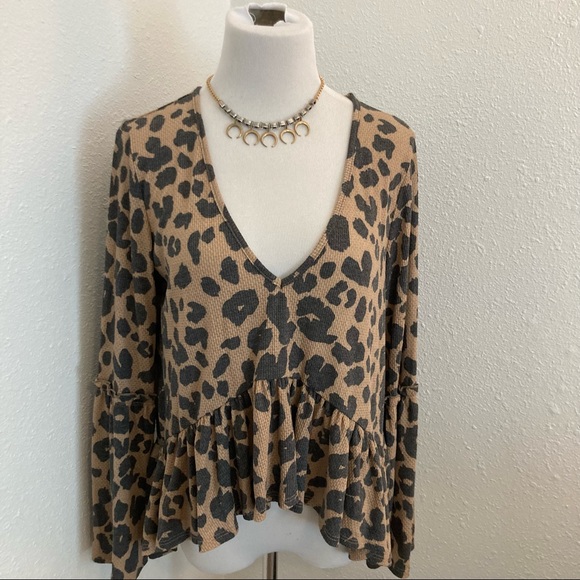 Altar'd State Tops - Altar’d State Leopard Vneck Bell Sleeve Peplum top medium